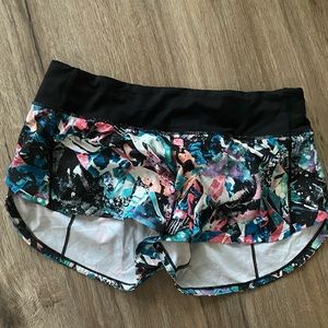 Lululemon Speed Up 2.5” short - size 6